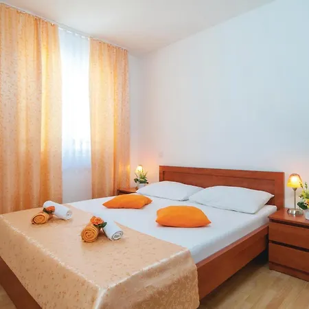 Stunning In With Kitchen Apartment *